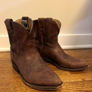 Perfectly worn in Frye Billy boots size 7 🤠 Add an insert for extra comfort!